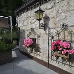 Al Hotel