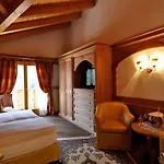 Al Hotel